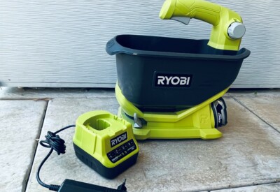 Location Epandeur pour gazon Ryobi à Carquefou